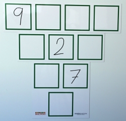 Súčtové trojuholníky a rozklad čísla na magnetickú tabuľu